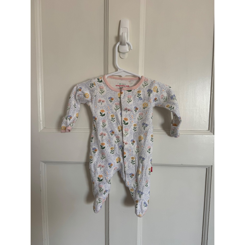 Magnetic Me white floral footie size newborn (5-8 lbs) - Picture 5 of 8